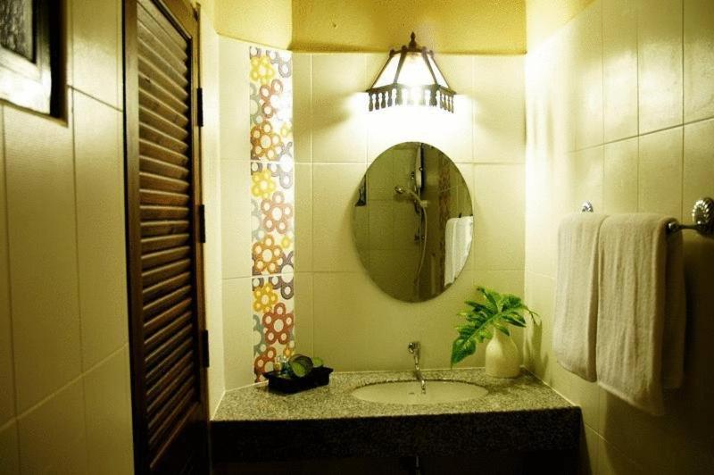 Phaya Inn Lamphun Habitación foto